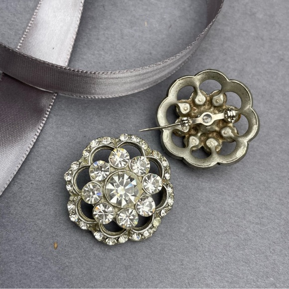 Scalloped Flower Clear Round Rhinestone Scatter Pin Pair - Picture 2 of 11